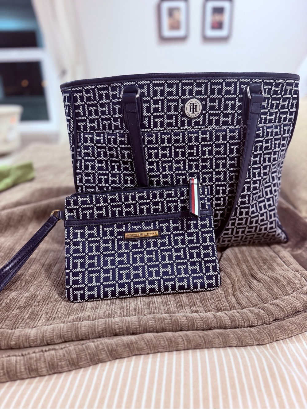 Tommy Hilfiger tote & wristlet